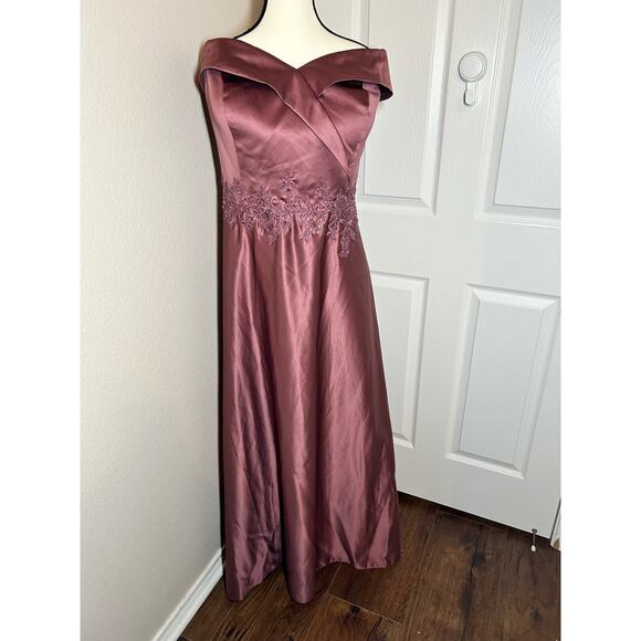 David's Bridal 22W Oleg Cassini A-Line Formal Dress - Picture 12 of 16